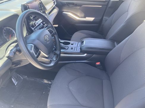 Used 2022 Toyota Highlander L AWD/4WD image 17