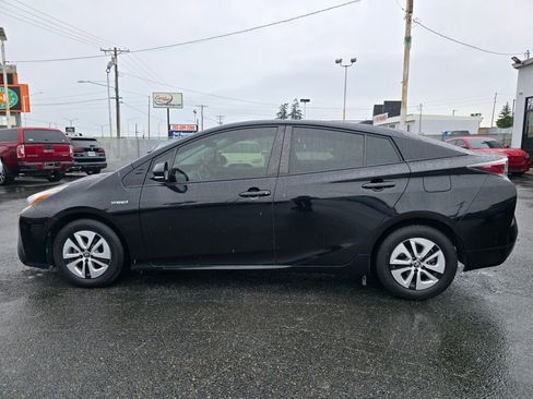 Used 2017 Toyota Prius Two w/ Carpet Mat Package FWD image 9