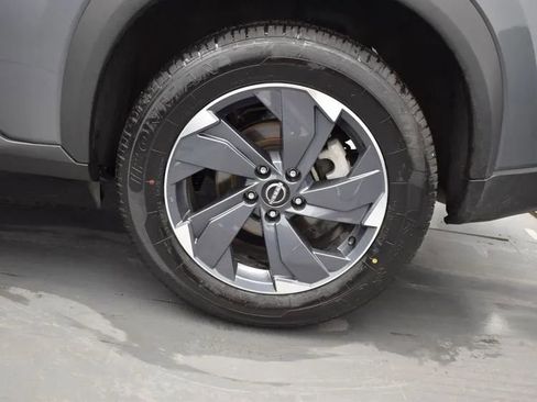 Used 2025 Nissan Rogue SV image 36