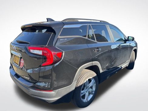 Used 2022 GMC Terrain SLE w/ Driver Convenience Package image 2
