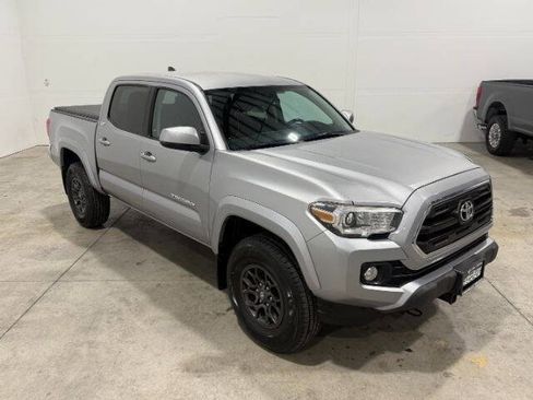Used 2017 Toyota Tacoma SR5 w/ Tow Package image 6