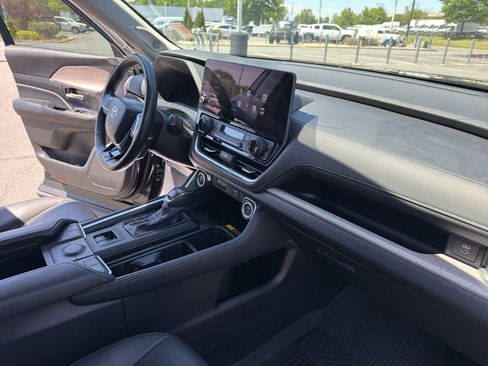 Used 2025 Toyota Grand Highlander AWD Hybrid image 35