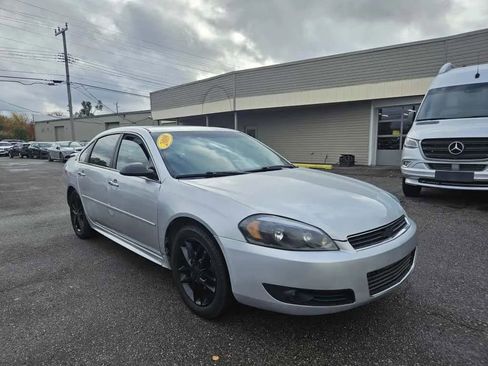 Used 2009 Chevrolet Impala LTZ image 3