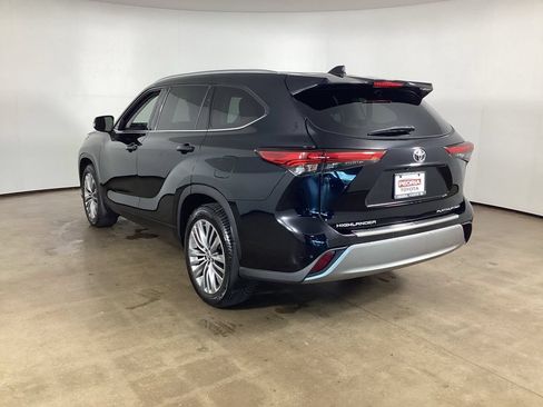 Used 2020 Toyota Highlander Platinum AWD/4WD image 7