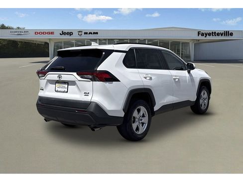Used 2021 Toyota RAV4 XLE AWD/4WD image 3