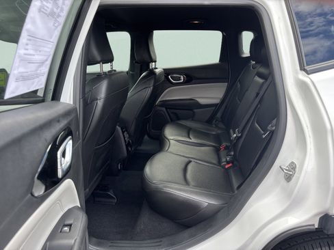 Used 2025 Jeep Compass Limited AWD/4WD image 15