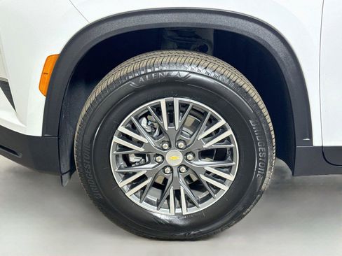 Certified 2026 Chevrolet Traverse LT w/ Driver Confidence Package FWD image 30