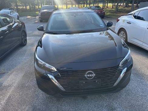 Used 2025 Nissan Sentra SV FWD image 2