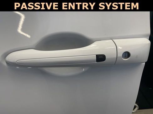 Certified 2024 Chrysler Pacifica Touring-L image 11