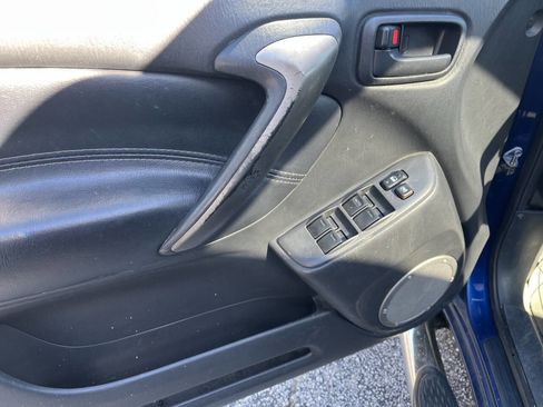 Used 2004 Toyota RAV4 4WD image 11