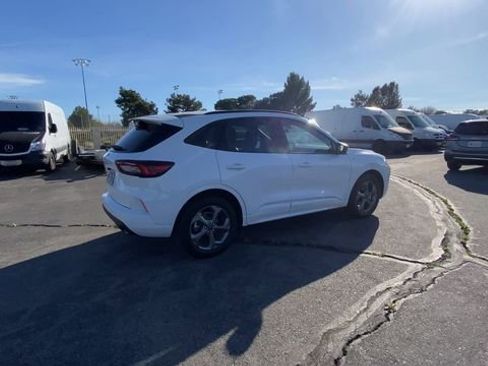 Used 2023 Ford Escape ST-Line FWD image 8