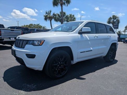 Used 2019 Jeep Grand Cherokee Altitude AWD/4WD image 8