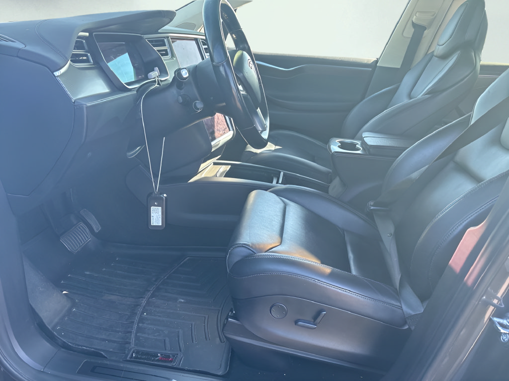 Used 2018 Tesla Model X 75D AWD/4WD image 4