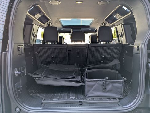 New 2026 Land Rover Defender 110 X-Dynamic SE AWD/4WD image 29