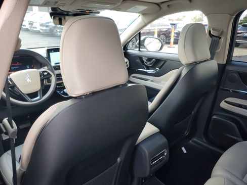 New 2026 Lincoln Corsair Premiere image 26