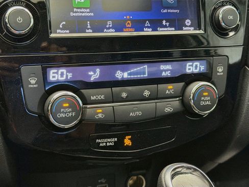 Used 2018 Nissan Rogue SL w/ Premium Package FWD image 9
