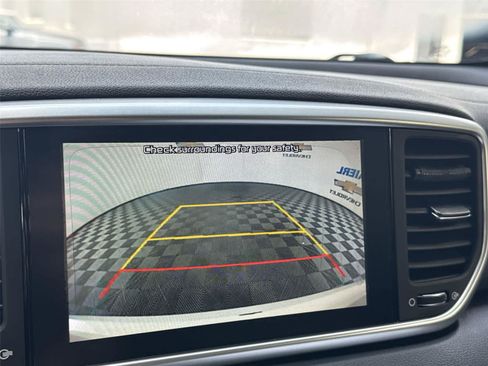 Used 2020 Kia Sportage LX FWD image 16