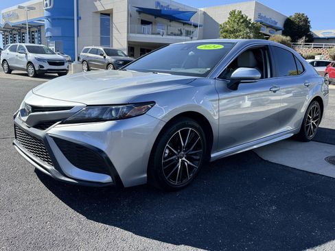 Used 2024 Toyota Camry SE image 9