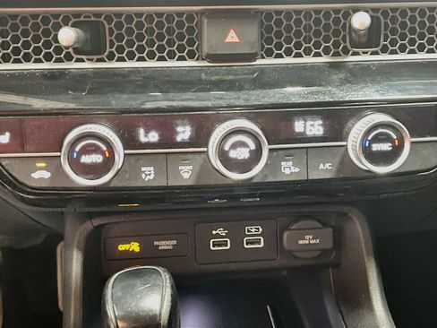 Used 2022 Honda Civic Touring image 16