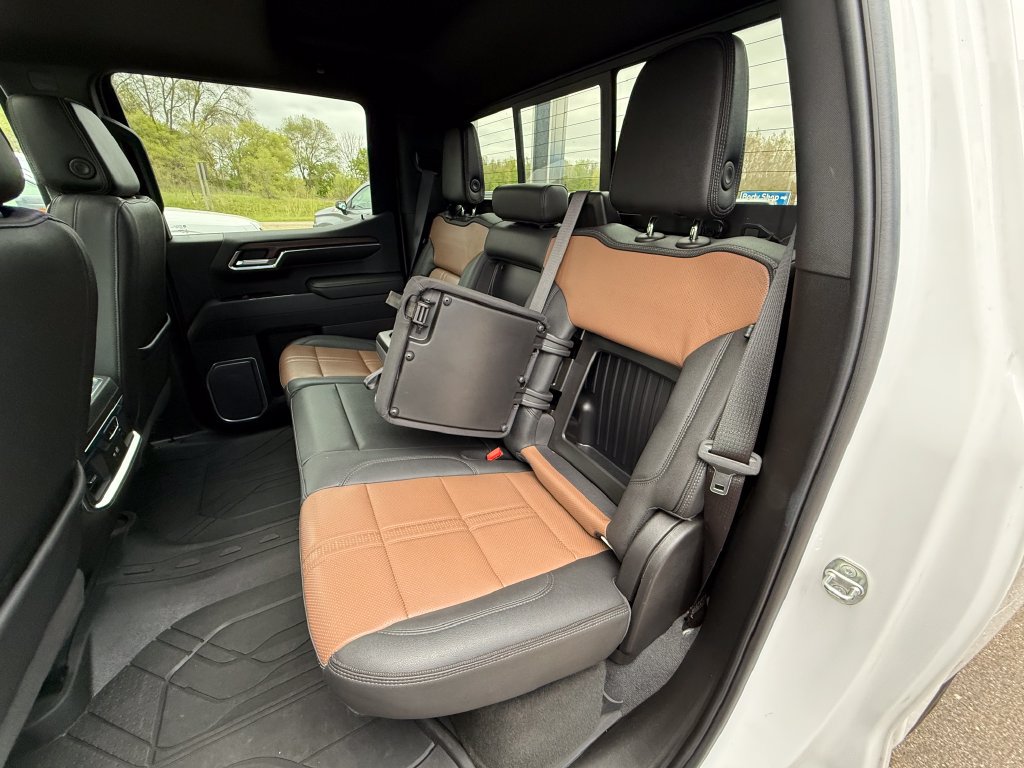 Certified 2023 Chevrolet Silverado 1500 High Country w/ Technology Package AWD/4WD image 32