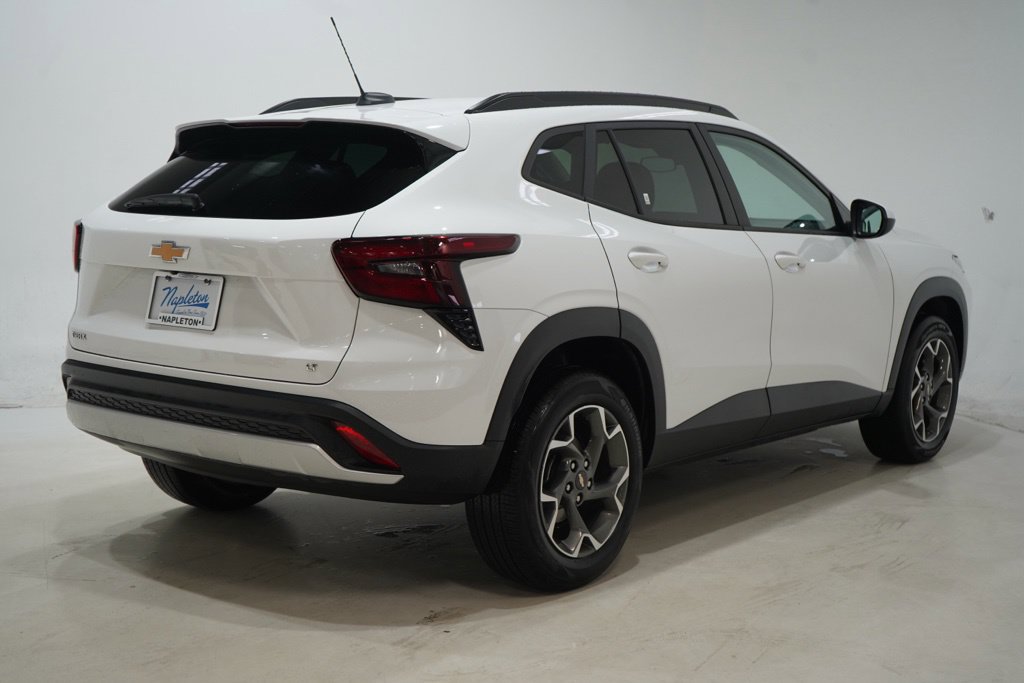 Used 2025 Chevrolet Trax LT FWD image 7