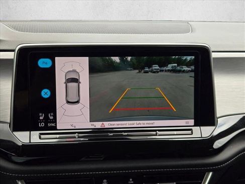 Used 2025 Volkswagen Atlas Cross Sport SE image 12