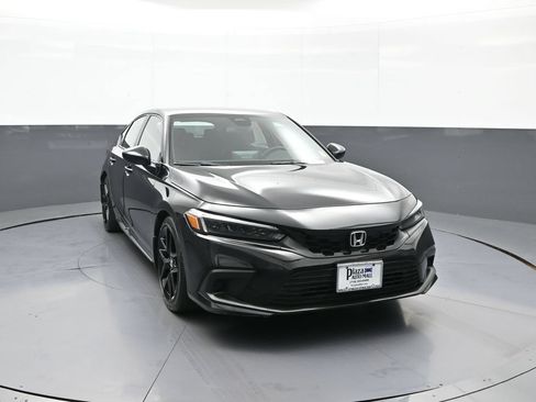 Used 2023 Honda Civic Sport image 3