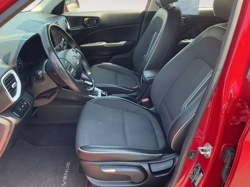 Used 2022 Hyundai Venue Limited FWD image 10