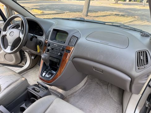 Used 1999 Lexus RX 300 w/ Premium Pkg FWD image 15