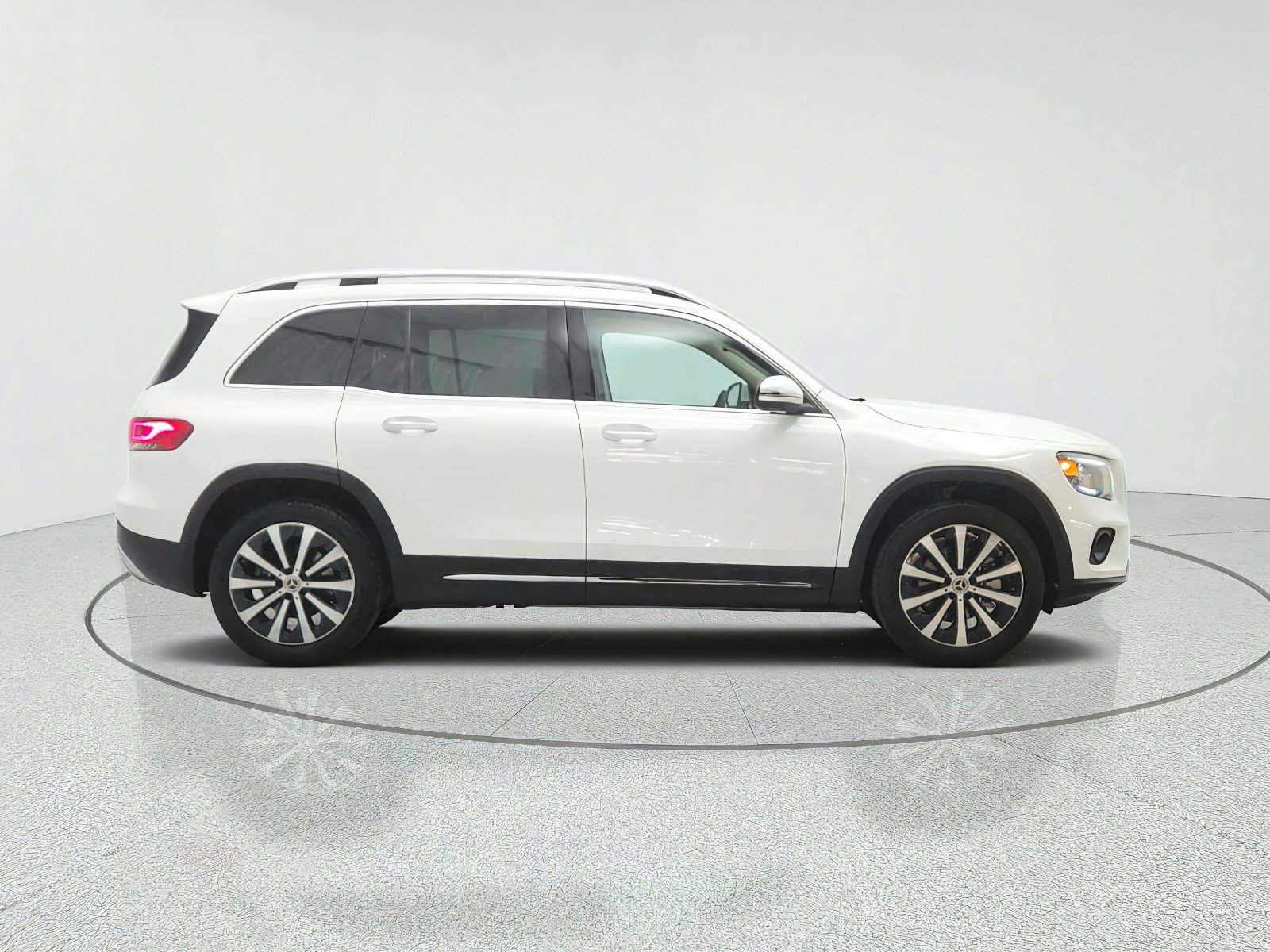 Used 2023 Mercedes-Benz GLB 250 image 4