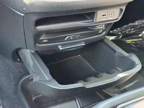 Used 2020 Chrysler Pacifica Limited w/ Advanced Safetytec Group FWD image 19
