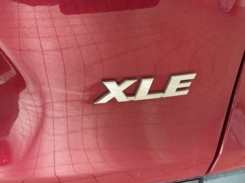 Used 2020 Toyota RAV4 XLE FWD image 44