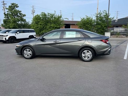 New 2026 Hyundai Elantra SE FWD image 8
