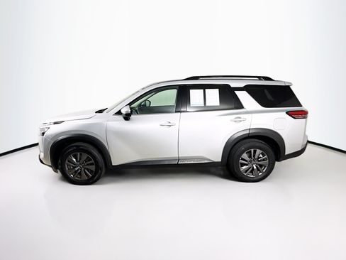 Used 2025 Nissan Pathfinder SV FWD image 7