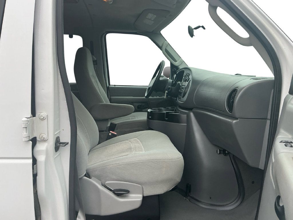 Used 2006 Ford E-350 and Econoline 350 Extended Wagon Super Duty RWD image 22