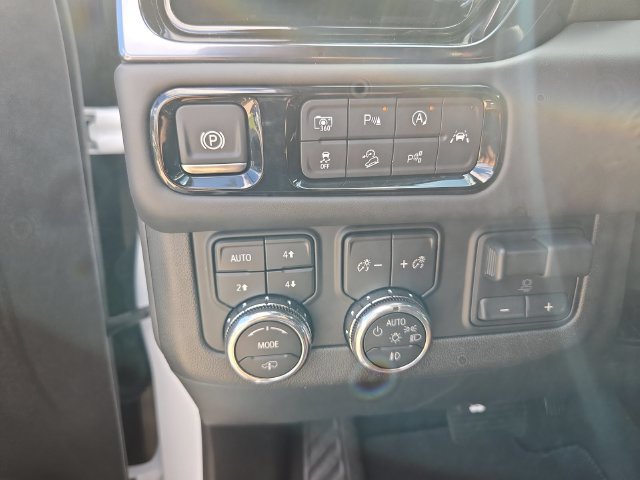 Used 2025 GMC Yukon XL AT4 Ultimate AWD/4WD image 17