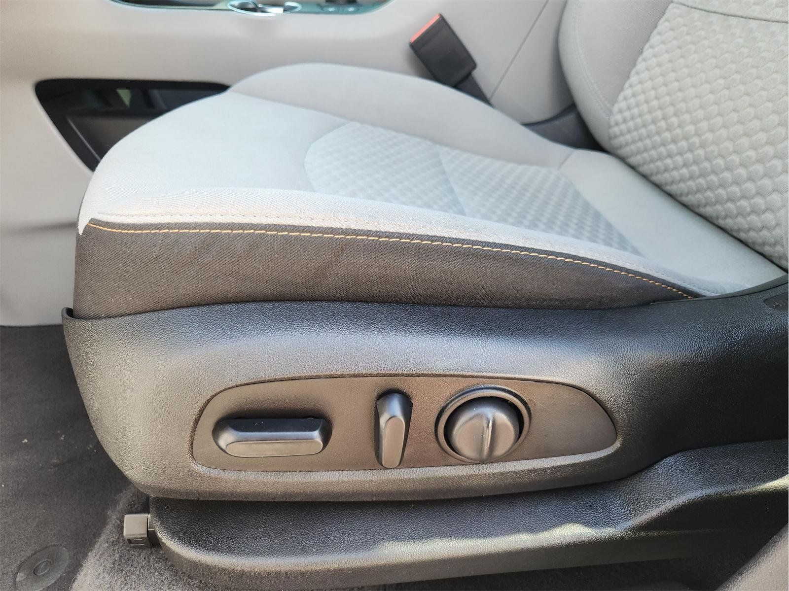 Used 2020 GMC Terrain SLE w/ Driver Convenience Package FWD image 24