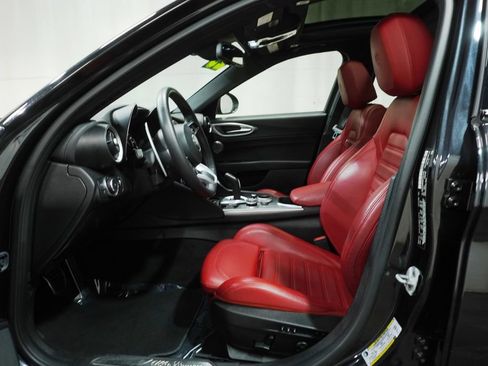 Used 2023 Alfa Romeo Giulia Veloce AWD/4WD image 11