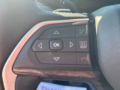 Used 2023 Jeep Grand Cherokee Limited image 19