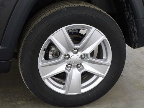 Used 2022 Jeep Compass Latitude image 40