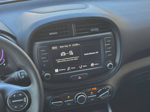 Used 2025 Kia Soul LX w/ LX Technology Package FWD image 17
