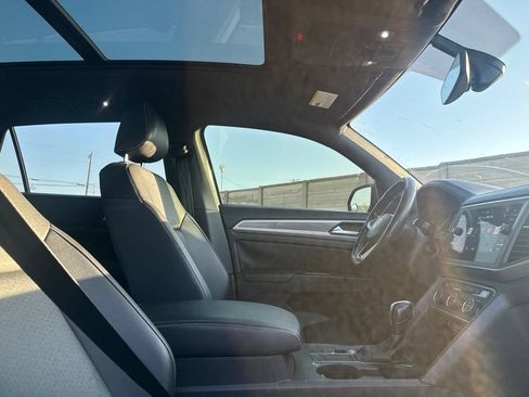 Used 2020 Volkswagen Atlas Cross Sport SE w/ Panoramic Sunroof Package FWD image 26