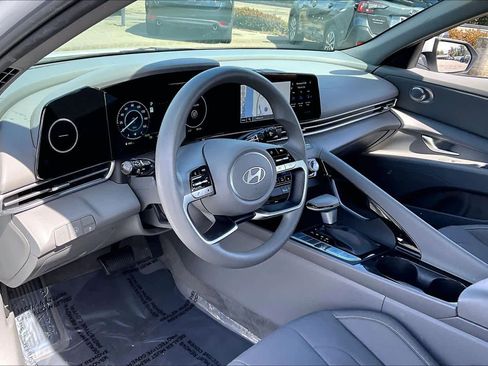 Used 2024 Hyundai Elantra Blue FWD image 17