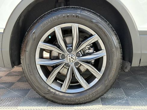 Used 2023 Volkswagen Tiguan SE FWD image 19