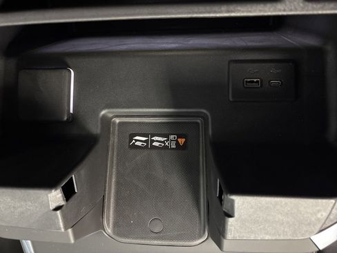 Certified 2025 GMC Sierra 2500 SLT w/ SLT Premium Package image 46