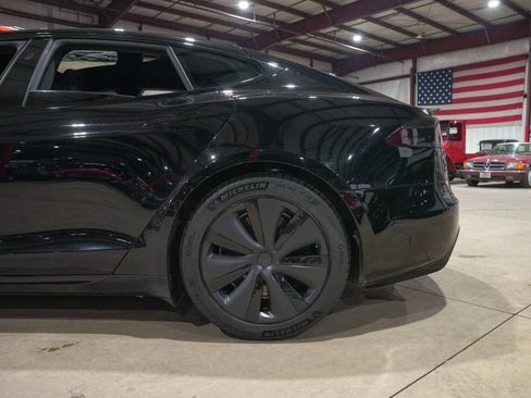 Used 2022 Tesla Model S Plaid image 5