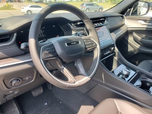 New 2025 Jeep Grand Cherokee Limited AWD/4WD image 17