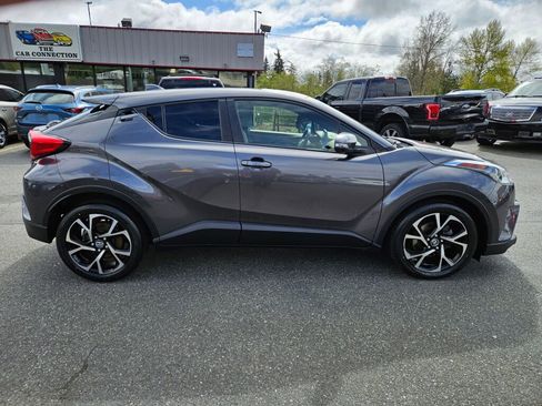Used 2019 Toyota C-HR XLE image 4