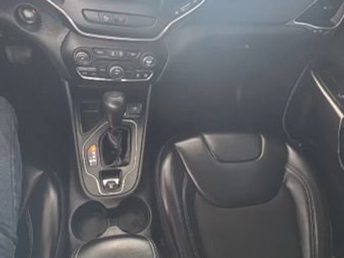 Used 2020 Jeep Cherokee Latitude Plus FWD image 10