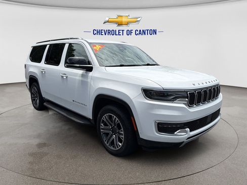 Used 2024 Jeep Wagoneer L Series II w/ Flexible Seating Group AWD/4WD image 3